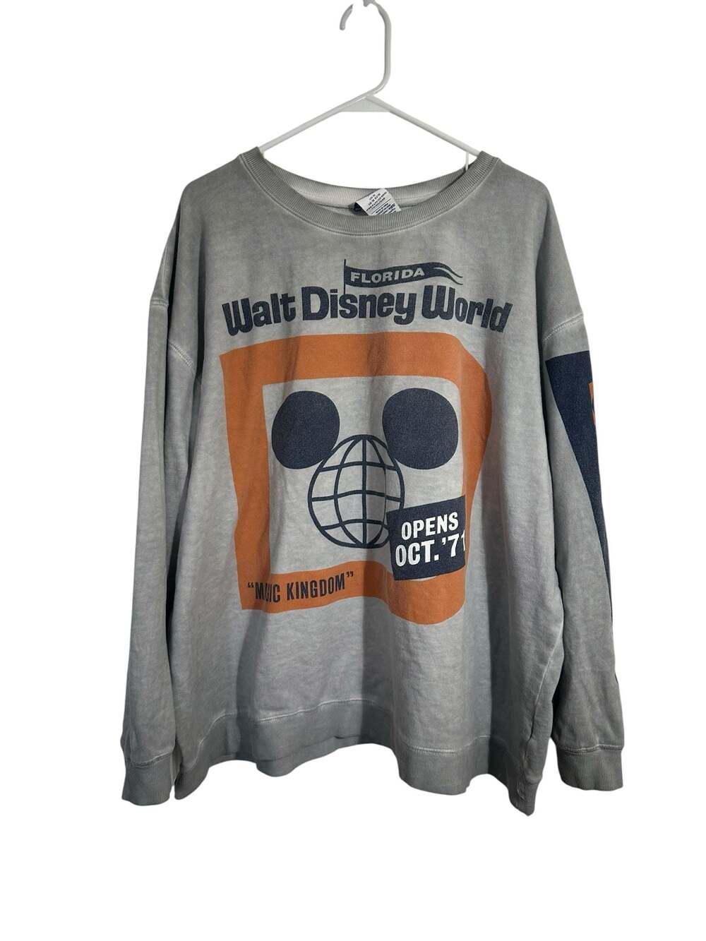 Disney World Magic Kingdom Oct 71 Retro Graphic Fleece Sweatshirt Mens XL
